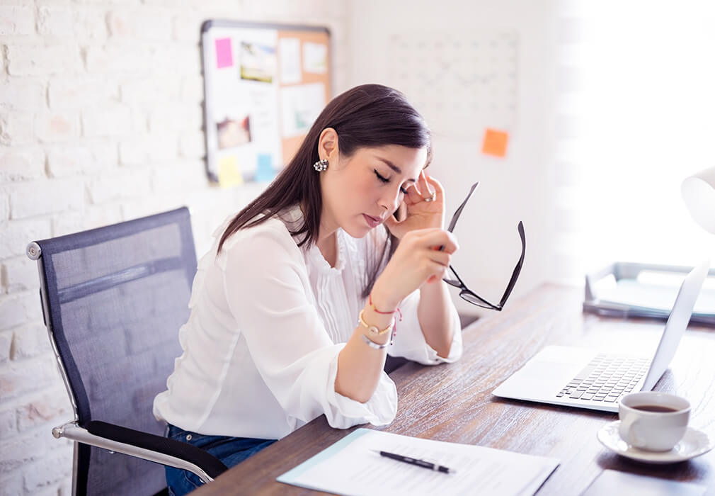 ปวดหัวจากอะไรกันแน่ เครียด...หรือเป็นไมเกรน ปวดหัวจากอะไรกันแน่ เครียด...หรือเป็นไมเกรน